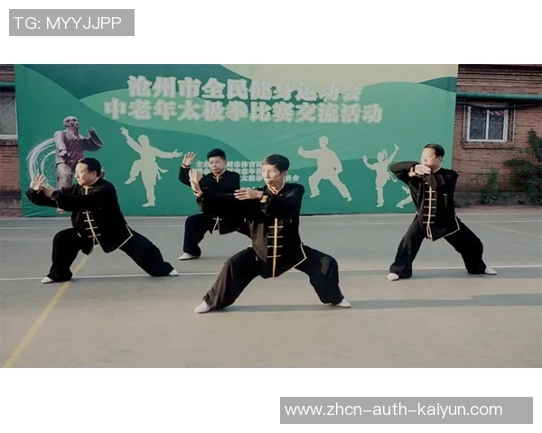 掌控篮球的艺术与技巧如何提升你的比赛表现与团队协作能力 掌控篮球的艺术与技巧如何提升你的比赛表现与团队协作能力