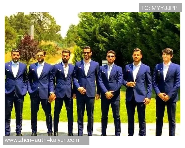 足球明星长发风潮引领时尚潮流展现个性魅力与运动精神